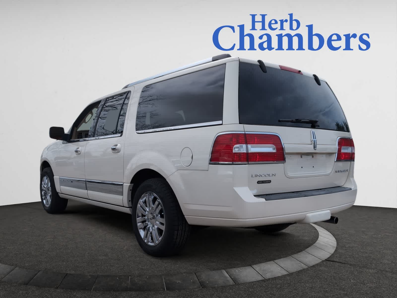 used 2007 Lincoln Navigator L car, priced at $12,998