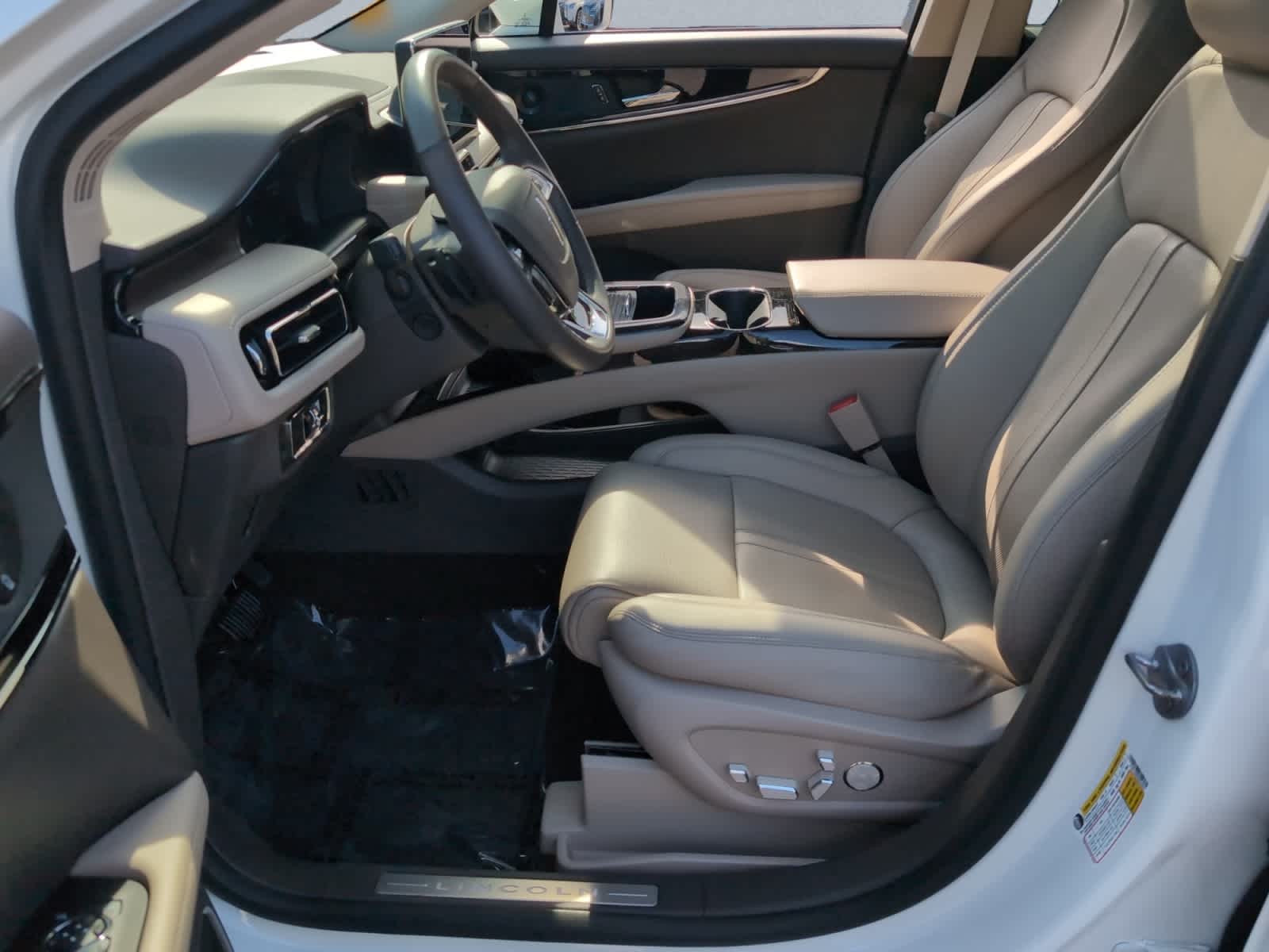 used 2023 Lincoln Nautilus car, priced at $43,998