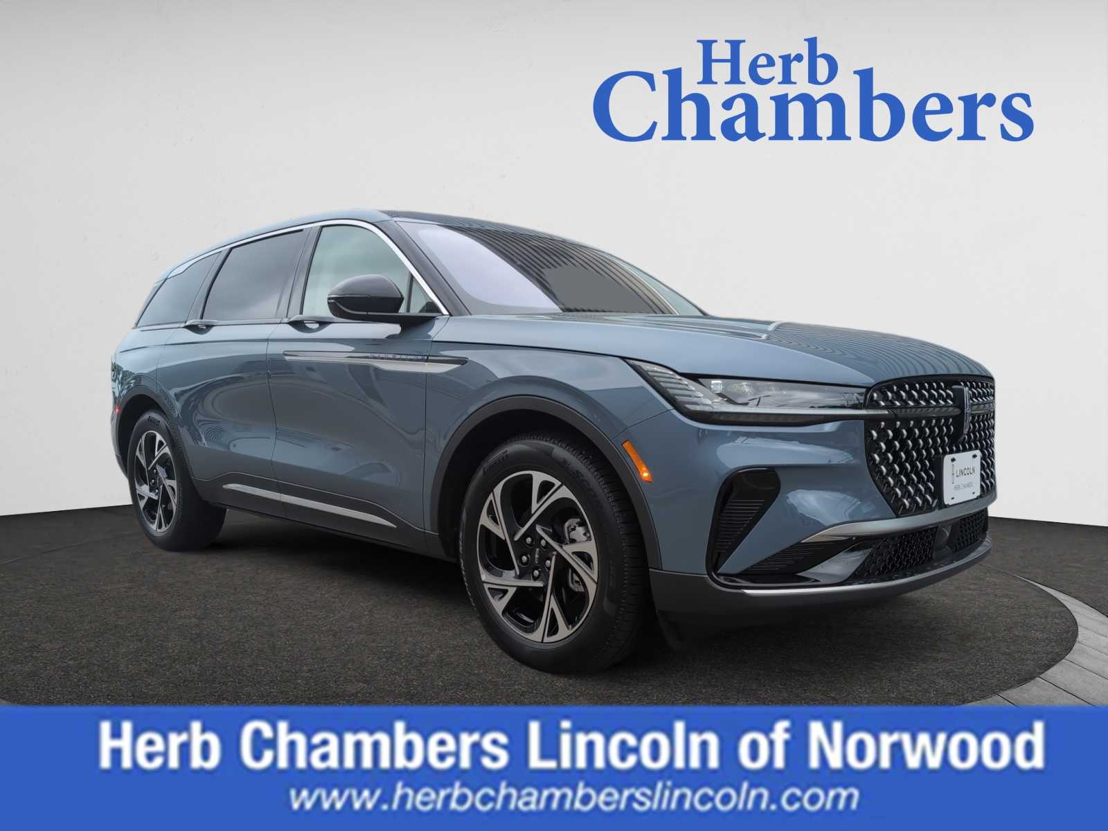 used 2025 Lincoln Nautilus car, priced at $61,998