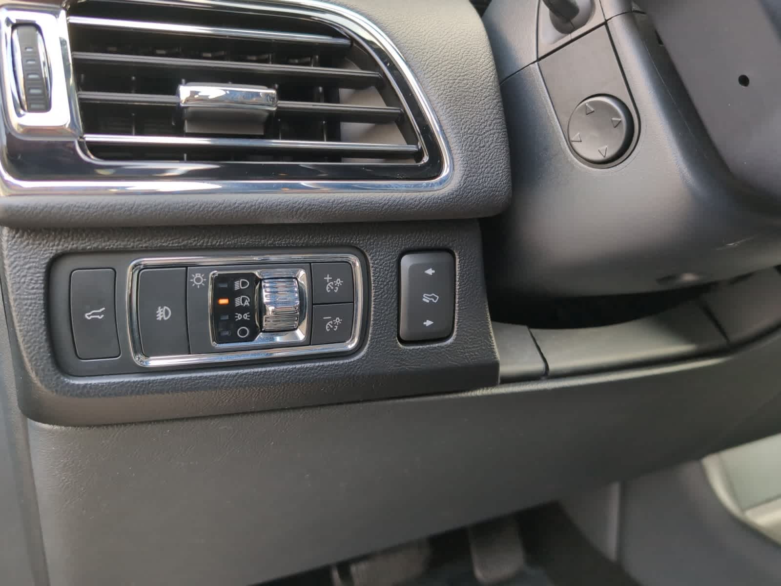 used 2022 Lincoln Navigator car, priced at $61,998