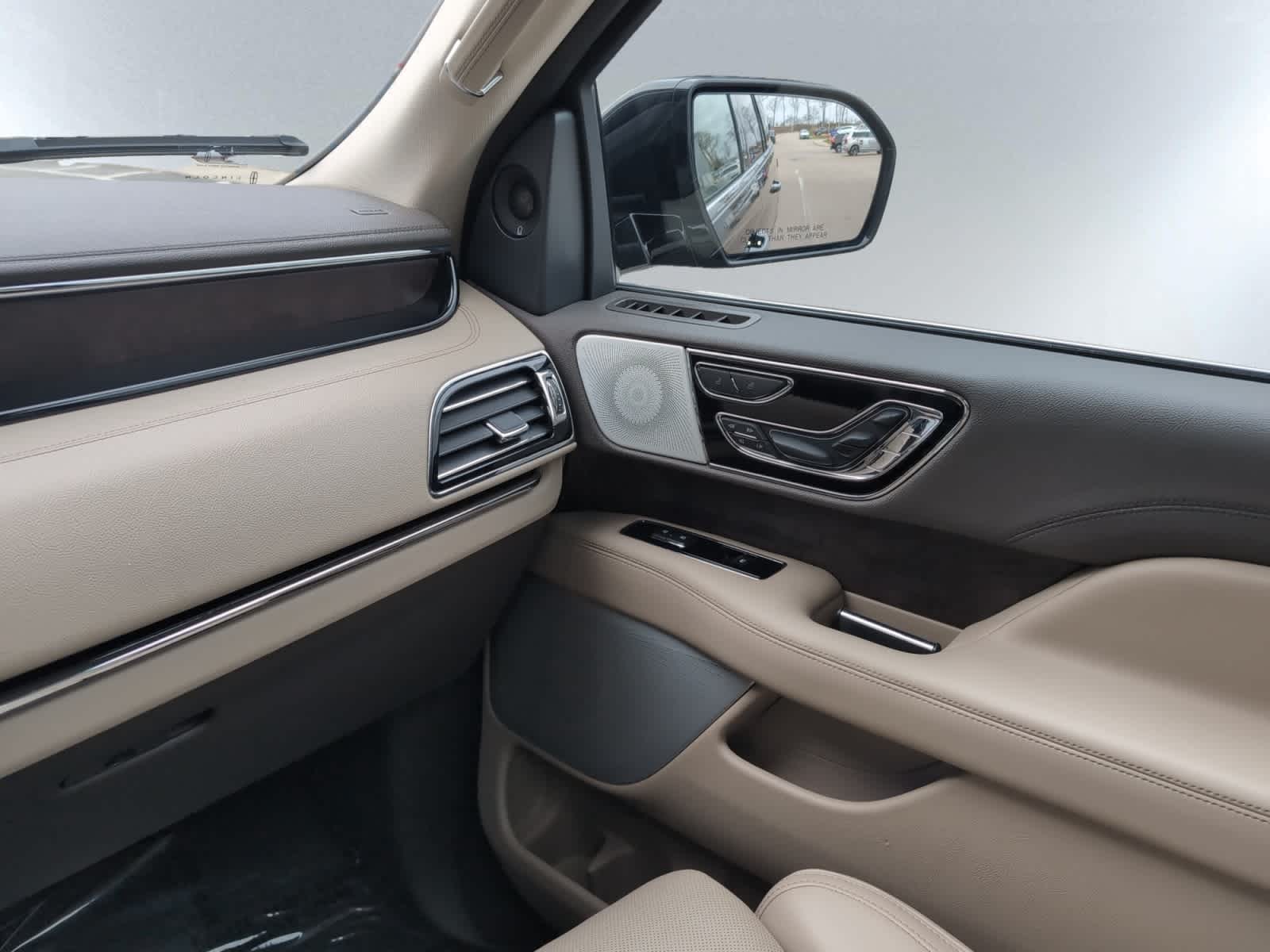 used 2022 Lincoln Navigator car, priced at $59,998