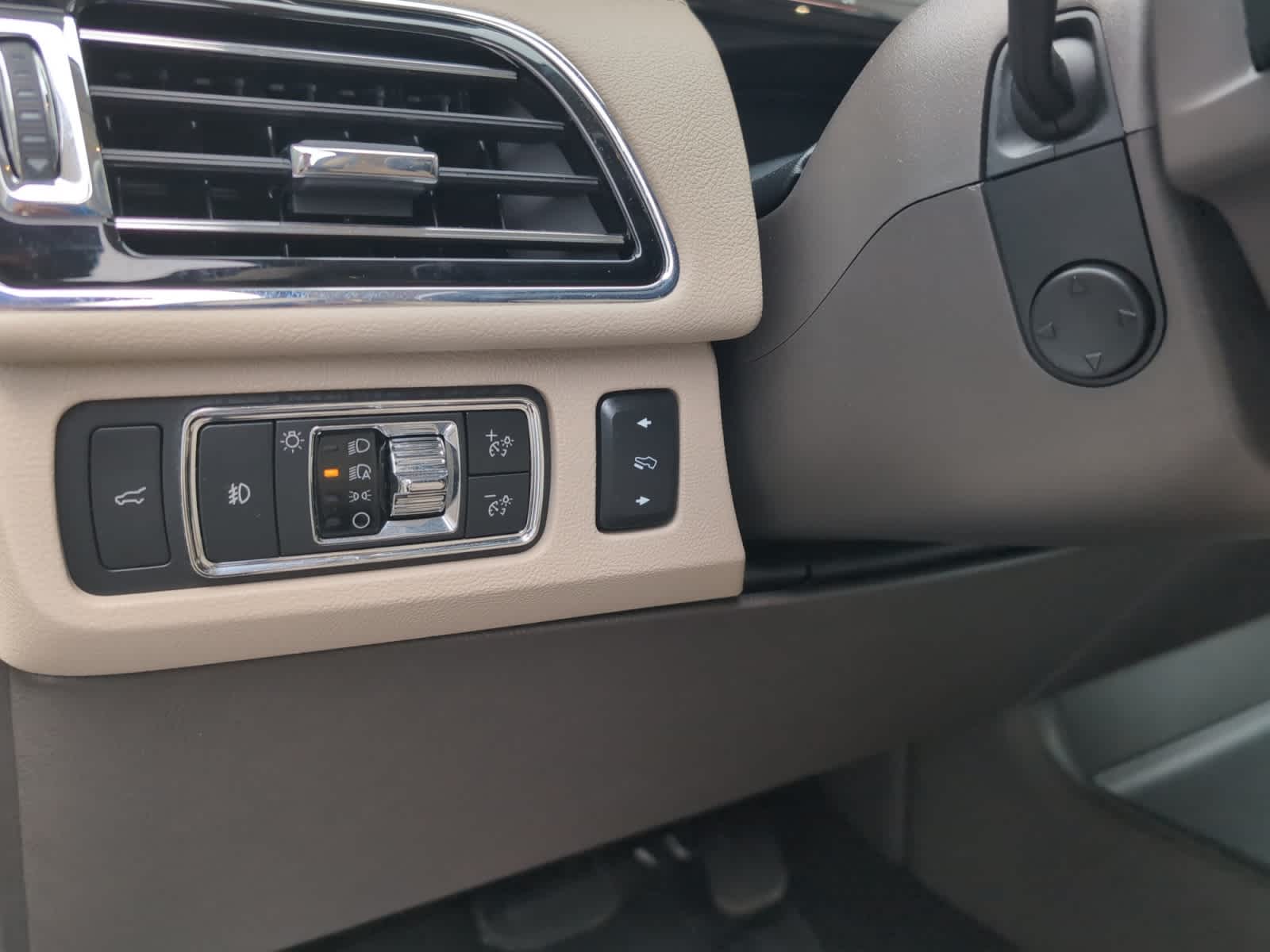 used 2022 Lincoln Navigator car, priced at $59,998