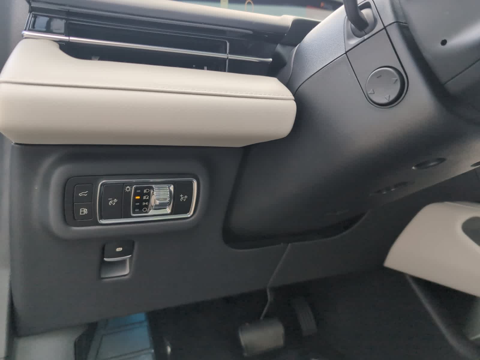 used 2025 Lincoln Nautilus car, priced at $61,898