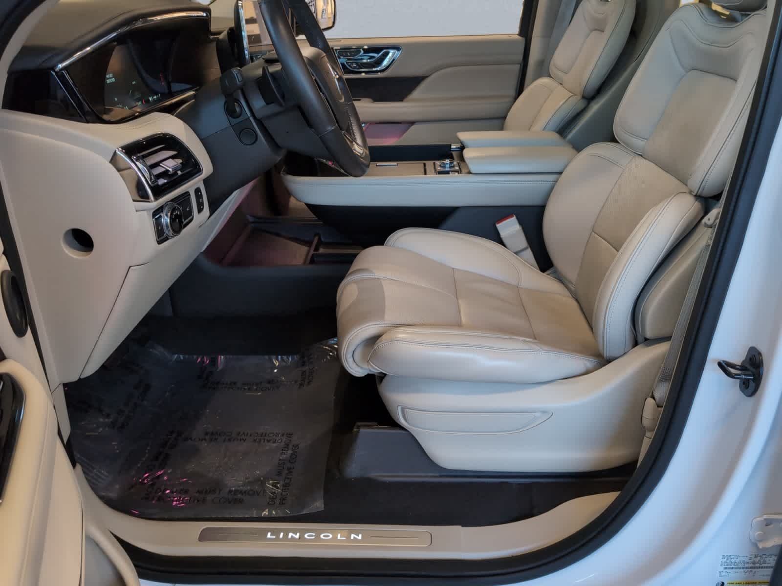 used 2019 Lincoln Navigator car, priced at $39,998