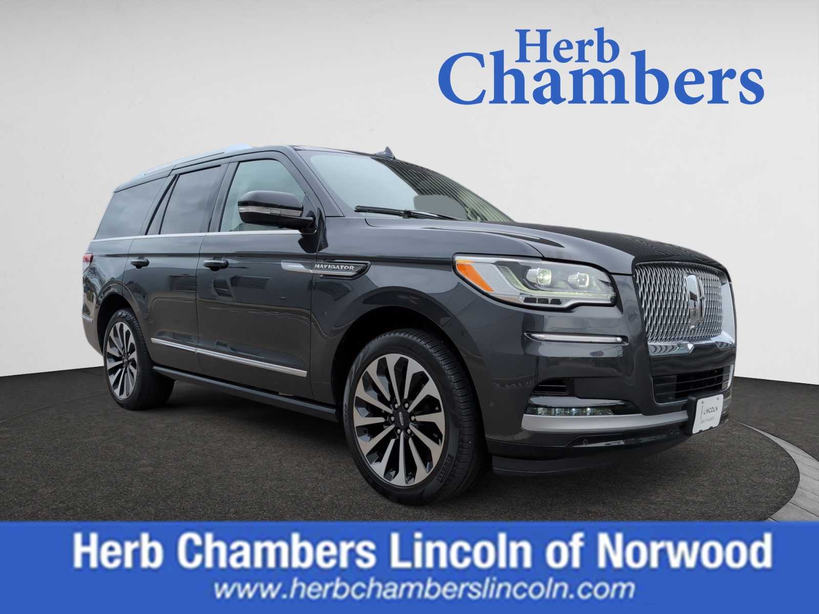 used 2022 Lincoln Navigator car, priced at $59,998