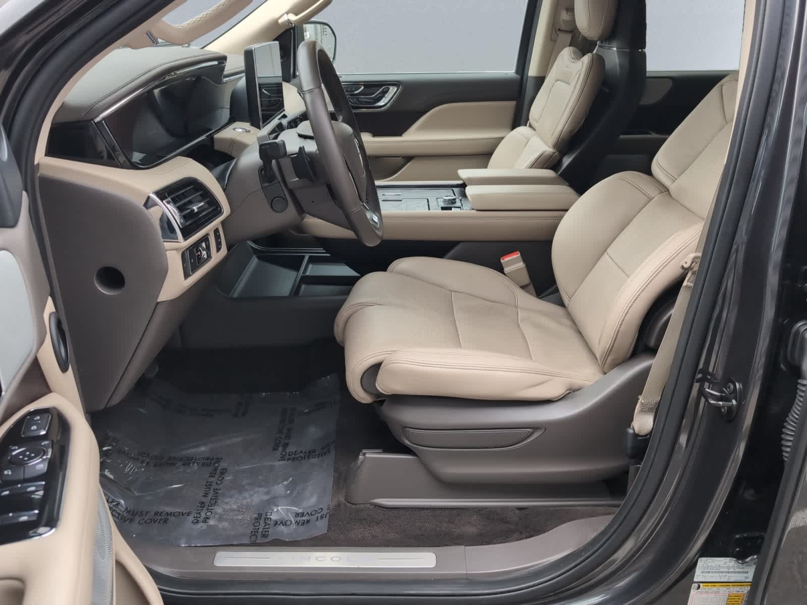 used 2022 Lincoln Navigator car, priced at $59,998