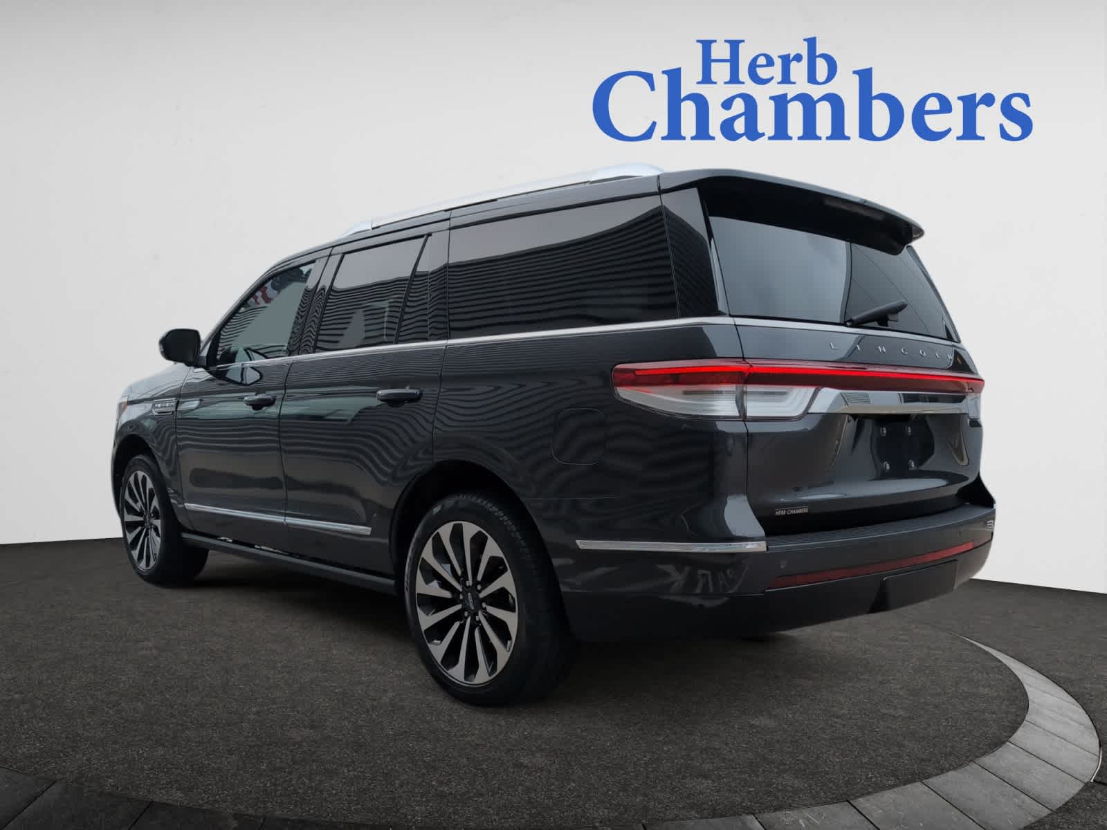 used 2022 Lincoln Navigator car, priced at $59,998
