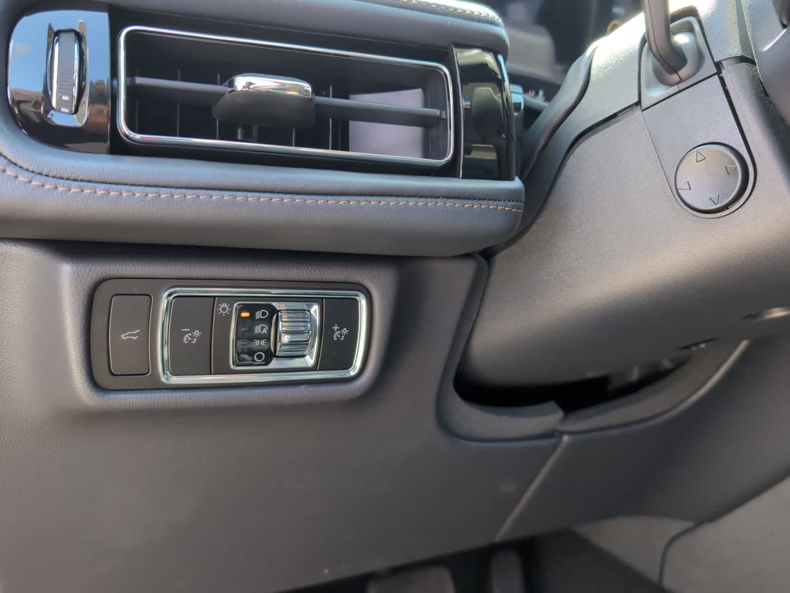 used 2025 Lincoln Aviator car, priced at $63,898