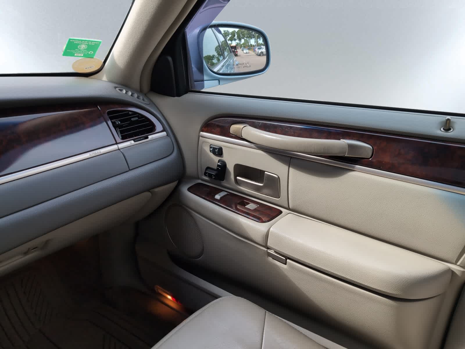 used 2010 Lincoln Town Car car, priced at $14,998