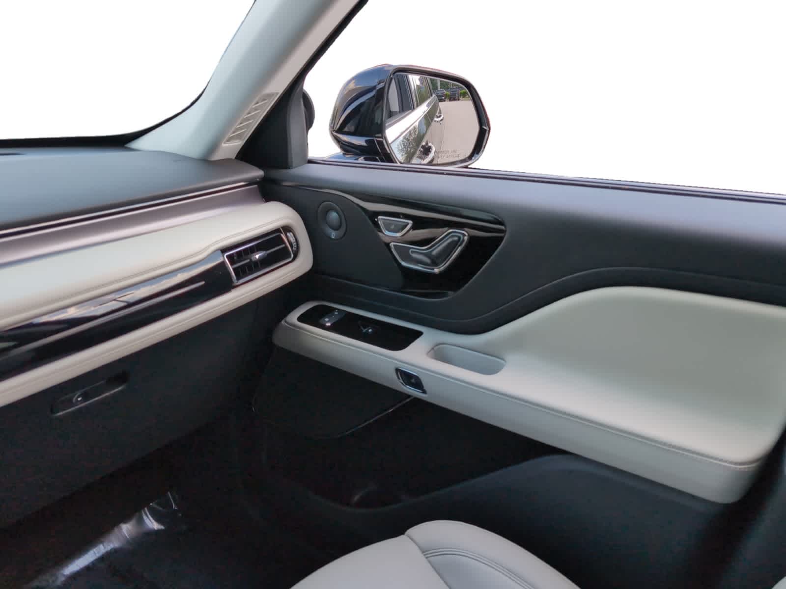 used 2025 Lincoln Aviator car, priced at $65,998