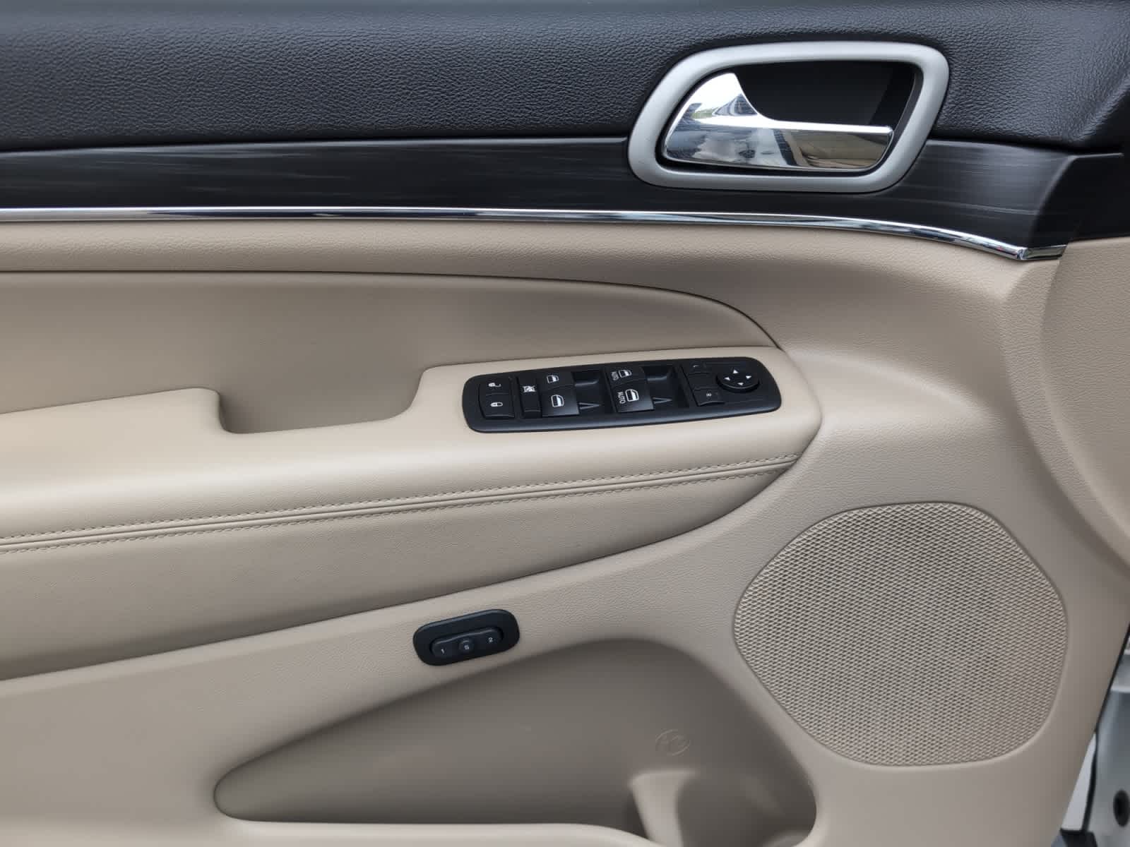 used 2020 Jeep Grand Cherokee car, priced at $24,998