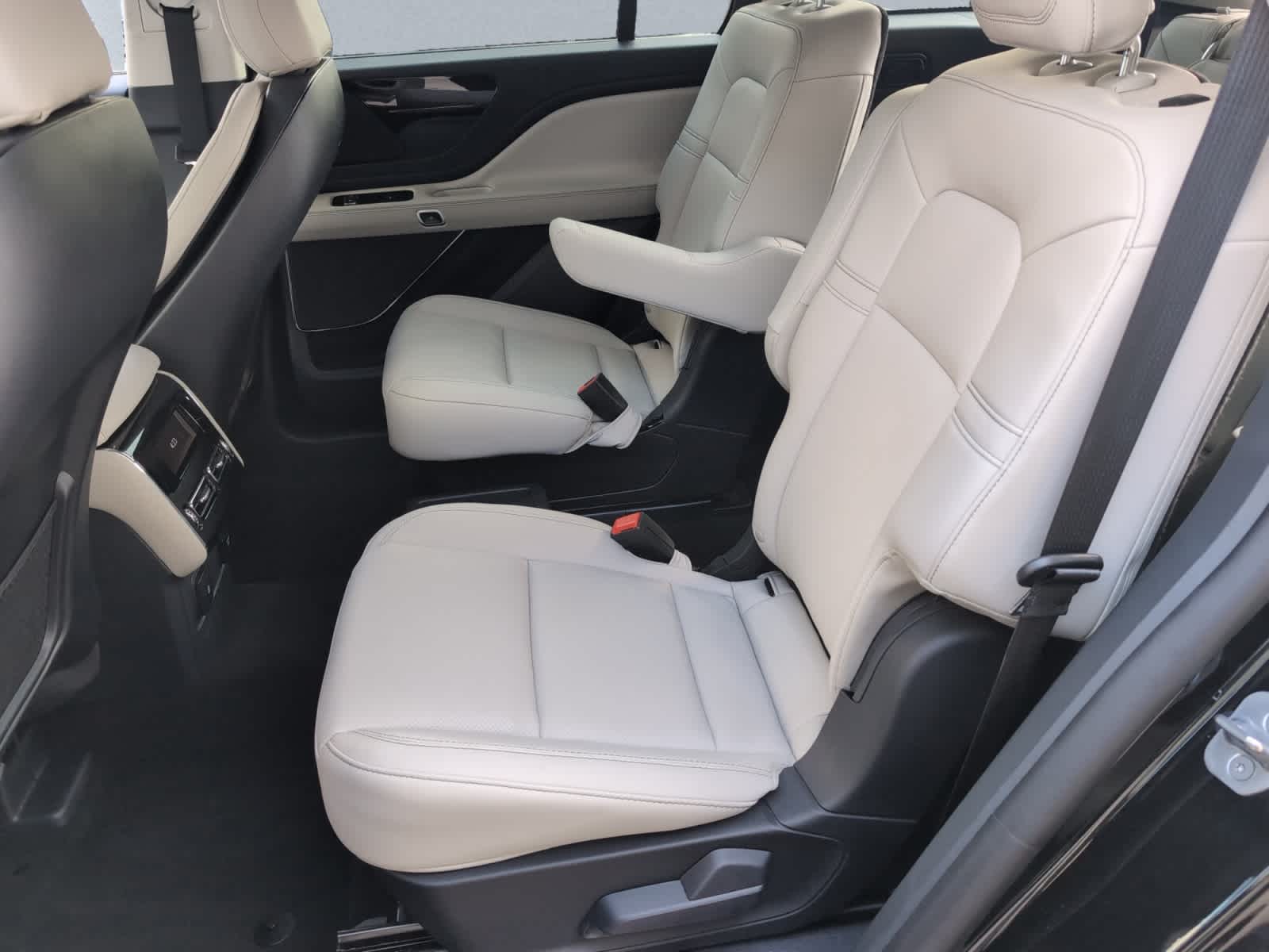 used 2025 Lincoln Aviator car, priced at $65,998