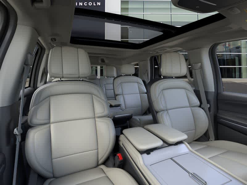 new 2025 Lincoln Navigator car, priced at $109,395