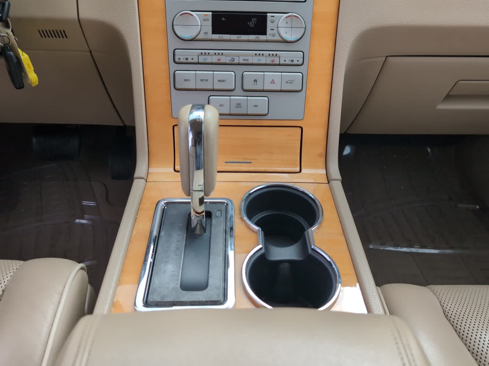 used 2007 Lincoln Navigator L car, priced at $12,998