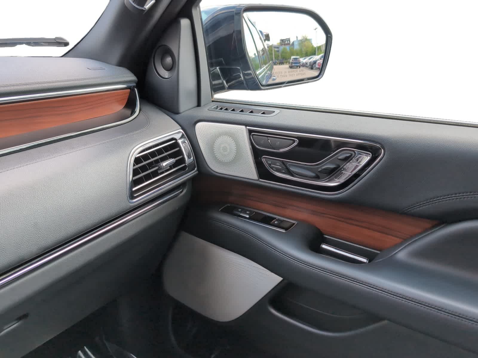 used 2022 Lincoln Navigator car, priced at $61,998