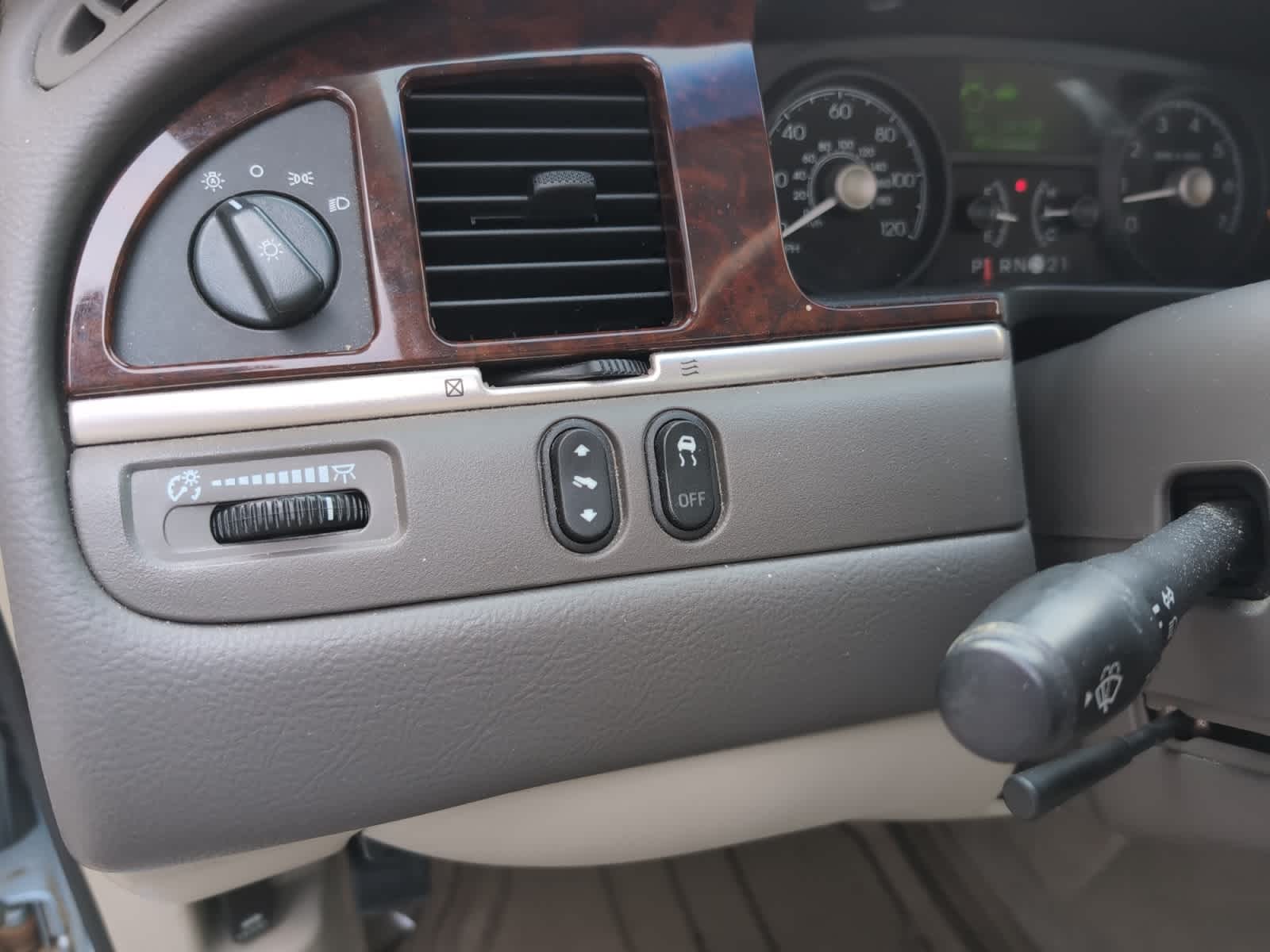 used 2010 Lincoln Town Car car, priced at $14,998