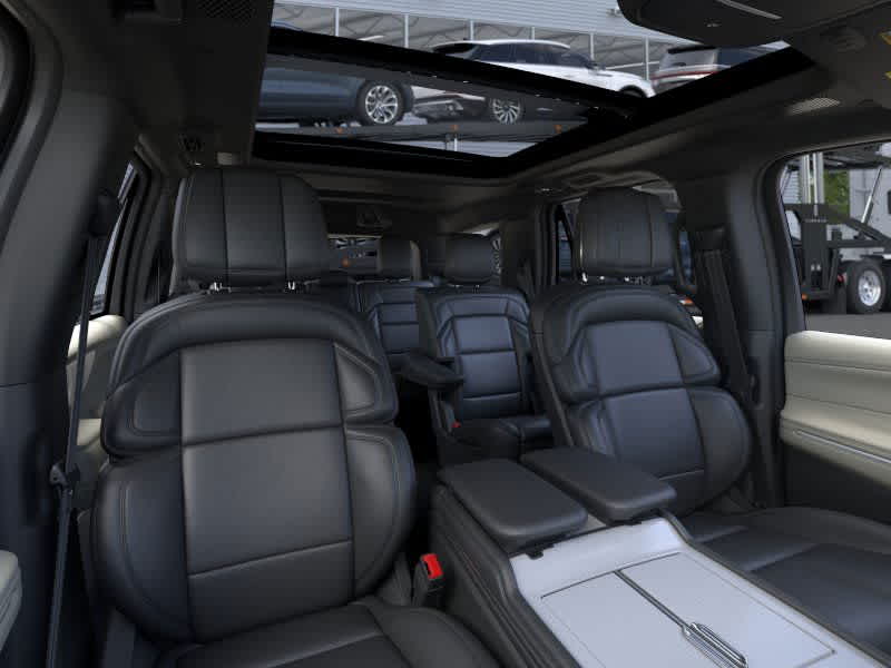 new 2025 Lincoln Navigator car, priced at $106,685