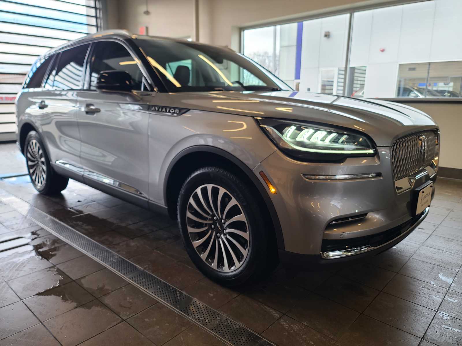 used 2023 Lincoln Aviator car, priced at $55,998