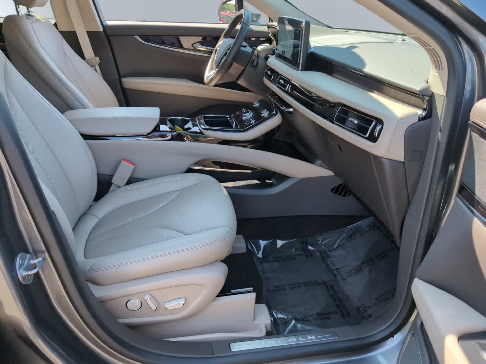 used 2022 Lincoln Nautilus car, priced at $40,998