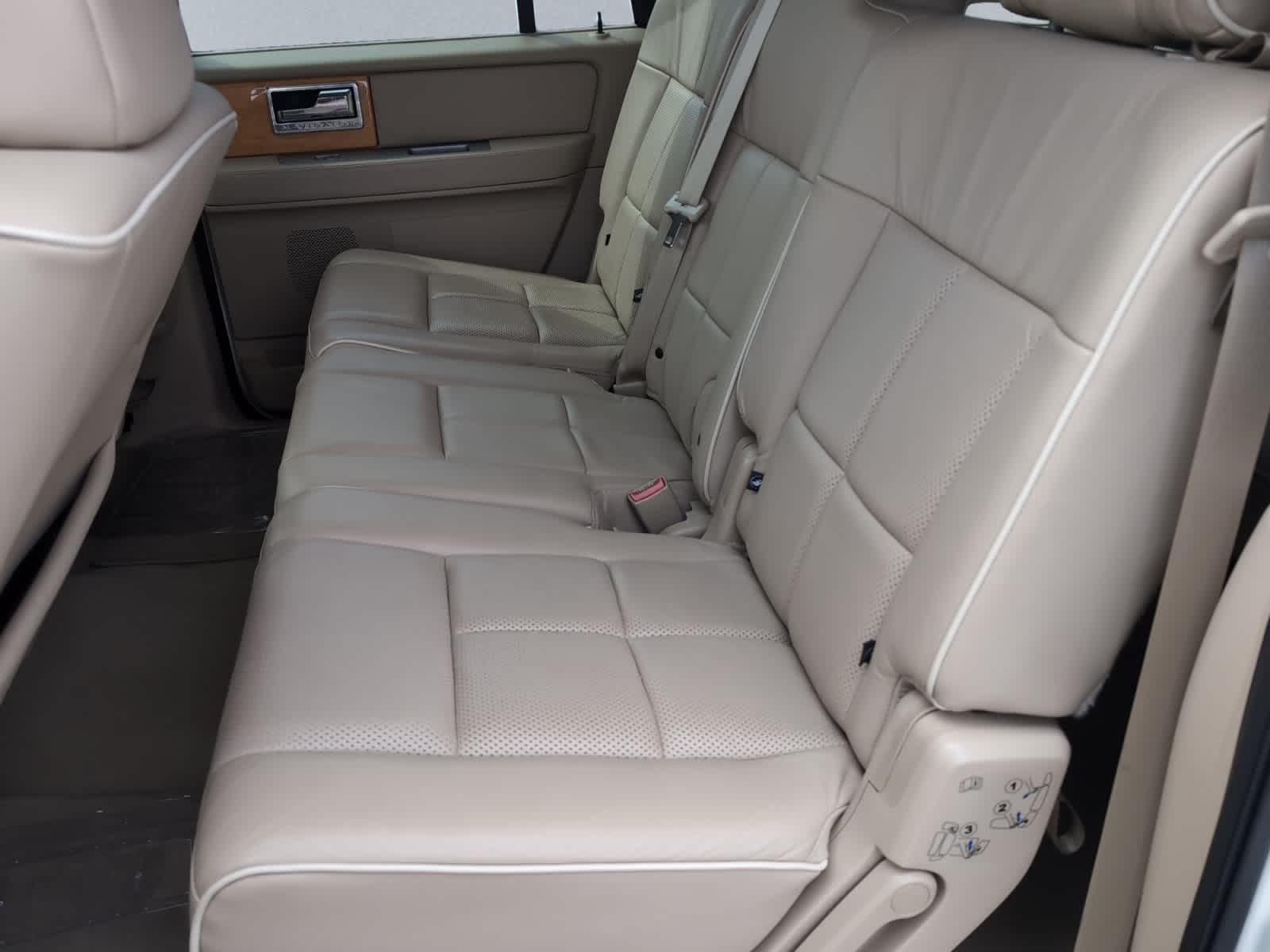 used 2007 Lincoln Navigator L car, priced at $12,998
