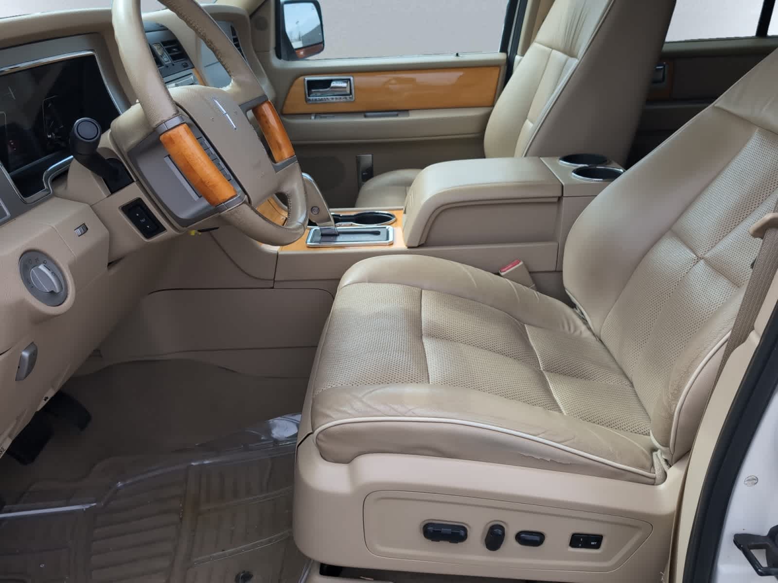 used 2007 Lincoln Navigator L car, priced at $12,998