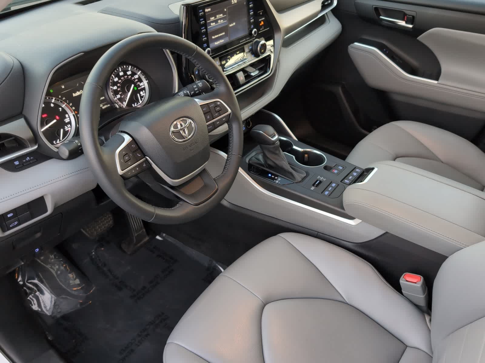 used 2022 Toyota Highlander car, priced at $36,998