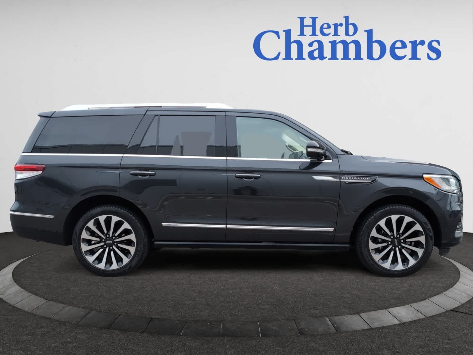 used 2022 Lincoln Navigator car, priced at $59,998