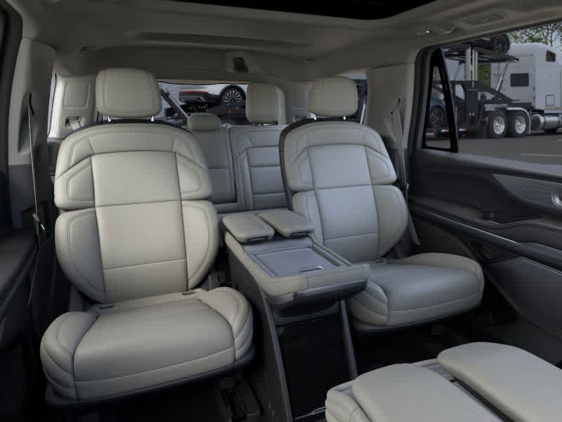 new 2025 Lincoln Navigator car, priced at $109,300