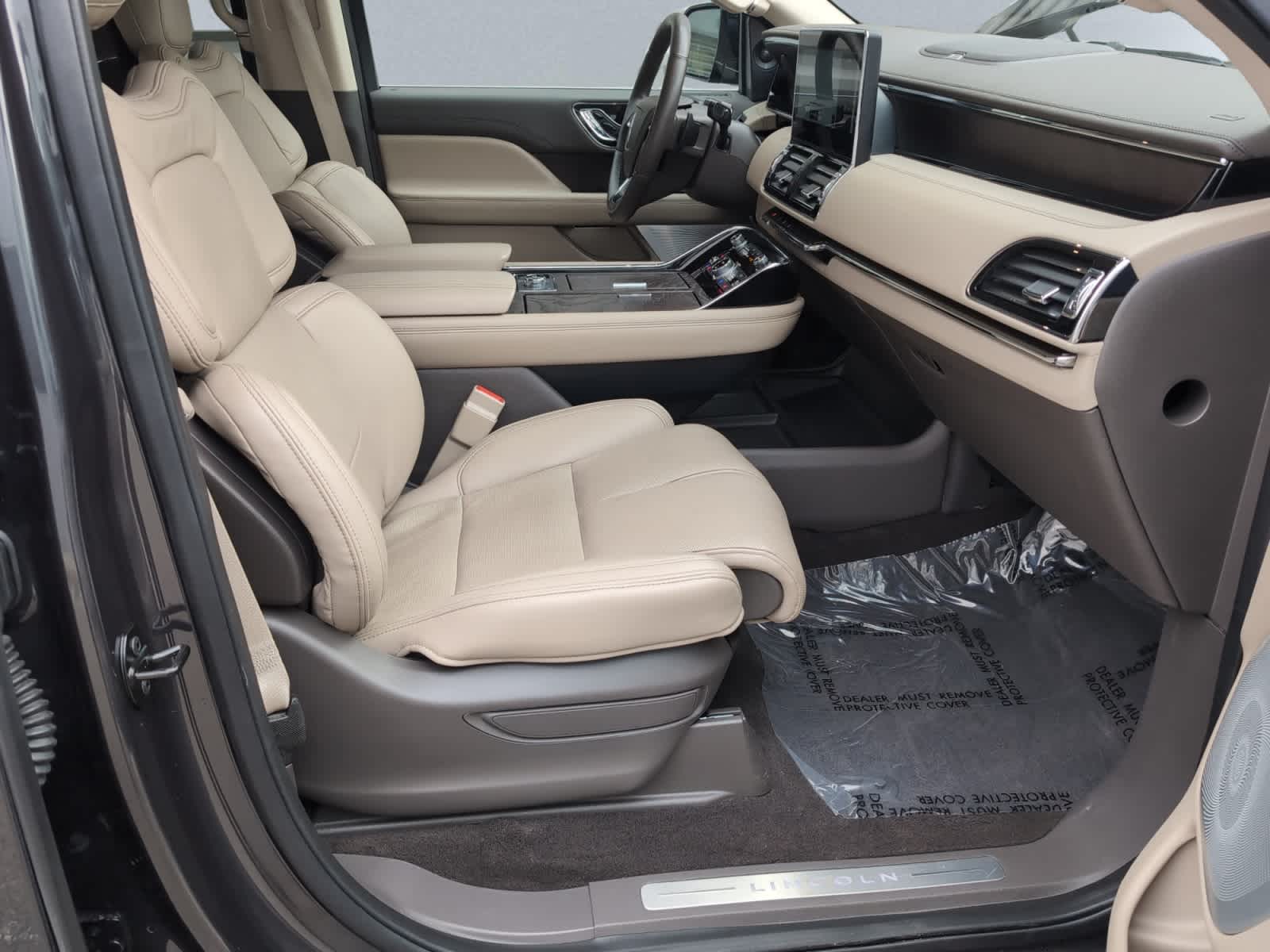 used 2022 Lincoln Navigator car, priced at $59,998