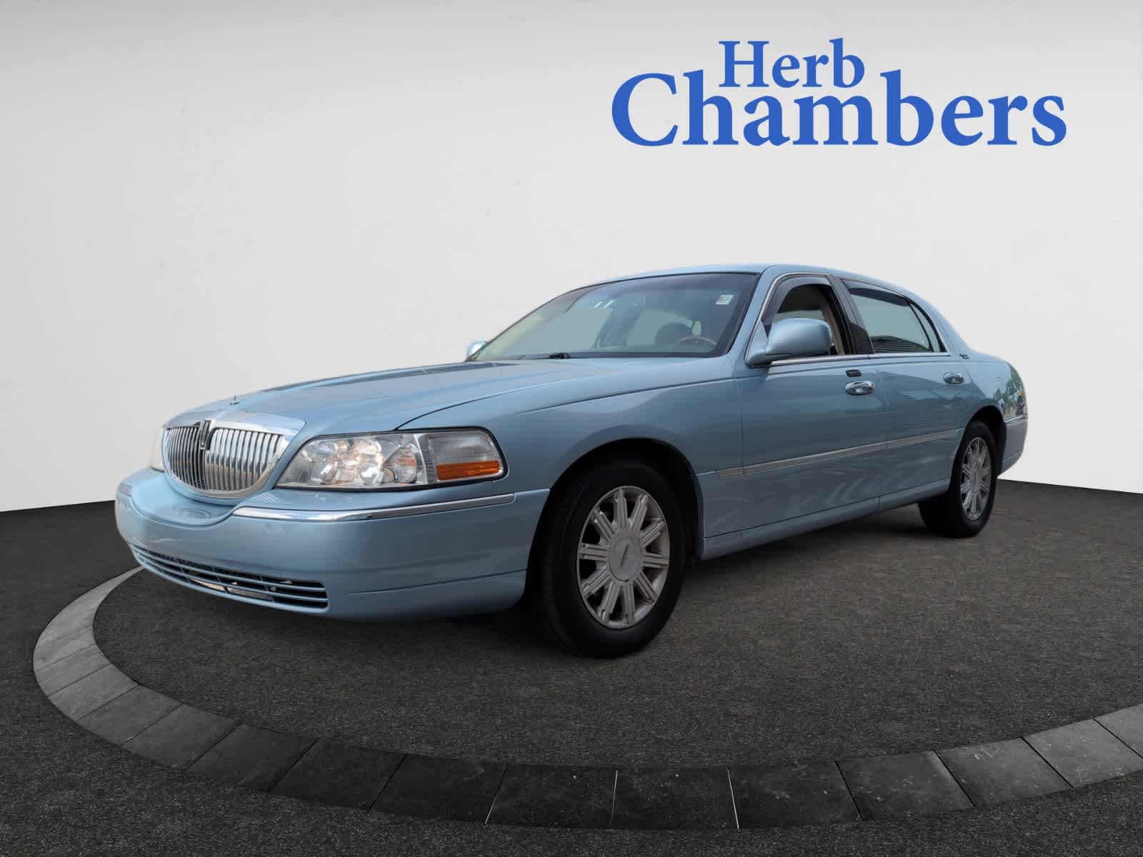 used 2010 Lincoln Town Car car, priced at $14,998