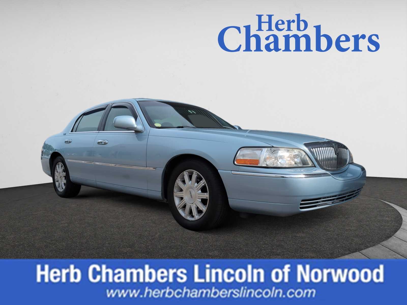 used 2010 Lincoln Town Car car, priced at $14,998