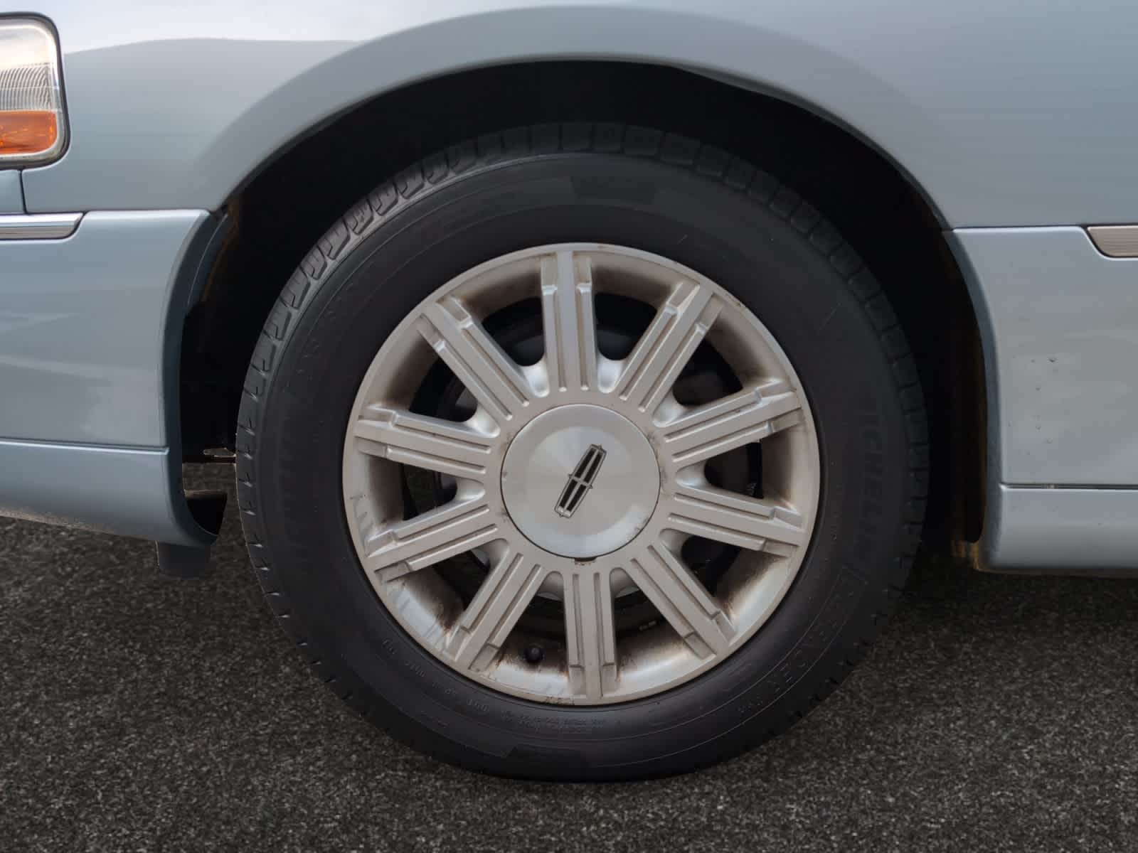used 2010 Lincoln Town Car car, priced at $14,998