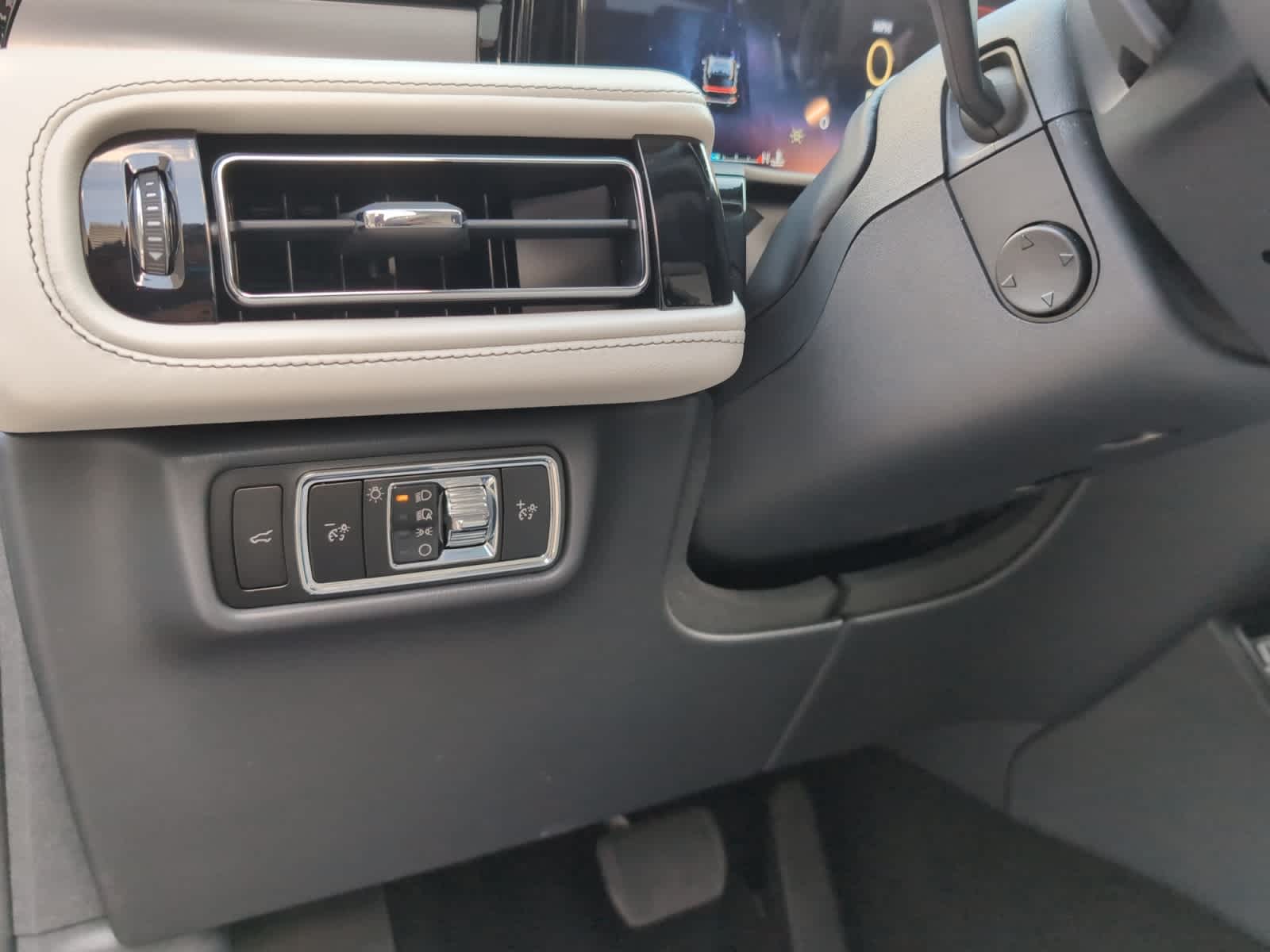 used 2025 Lincoln Aviator car, priced at $65,998