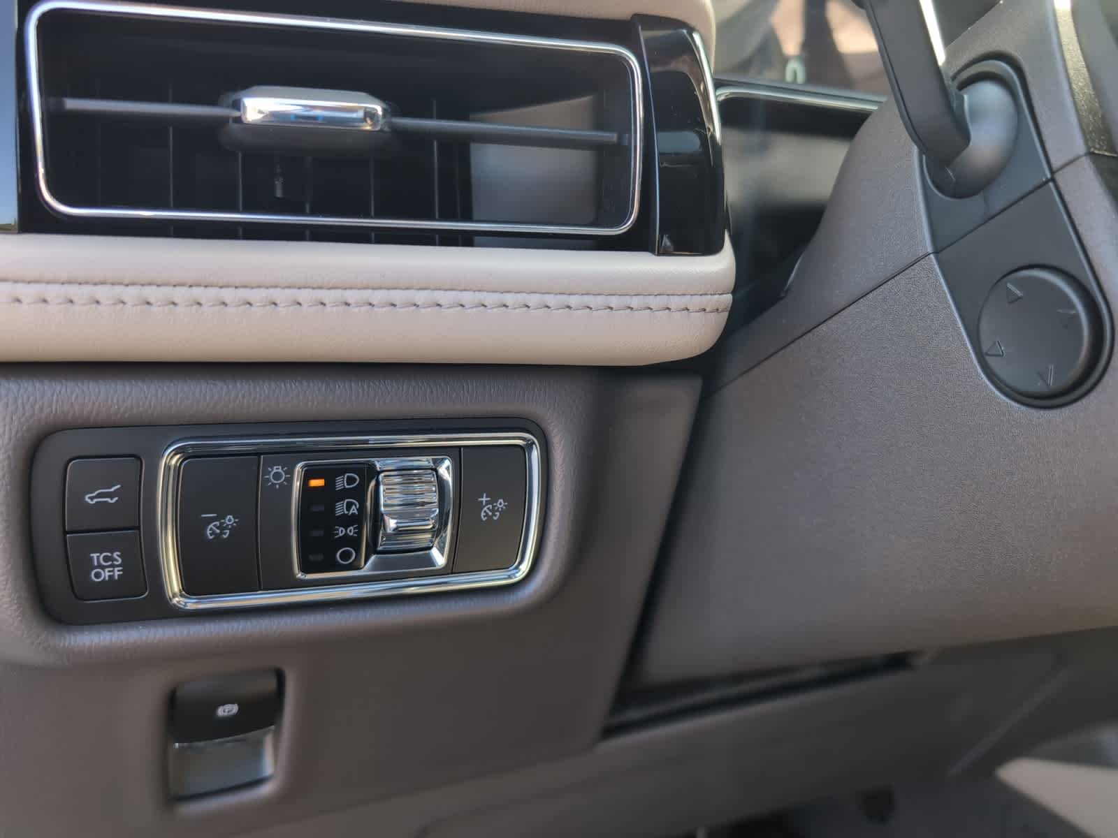 used 2023 Lincoln Nautilus car, priced at $43,998