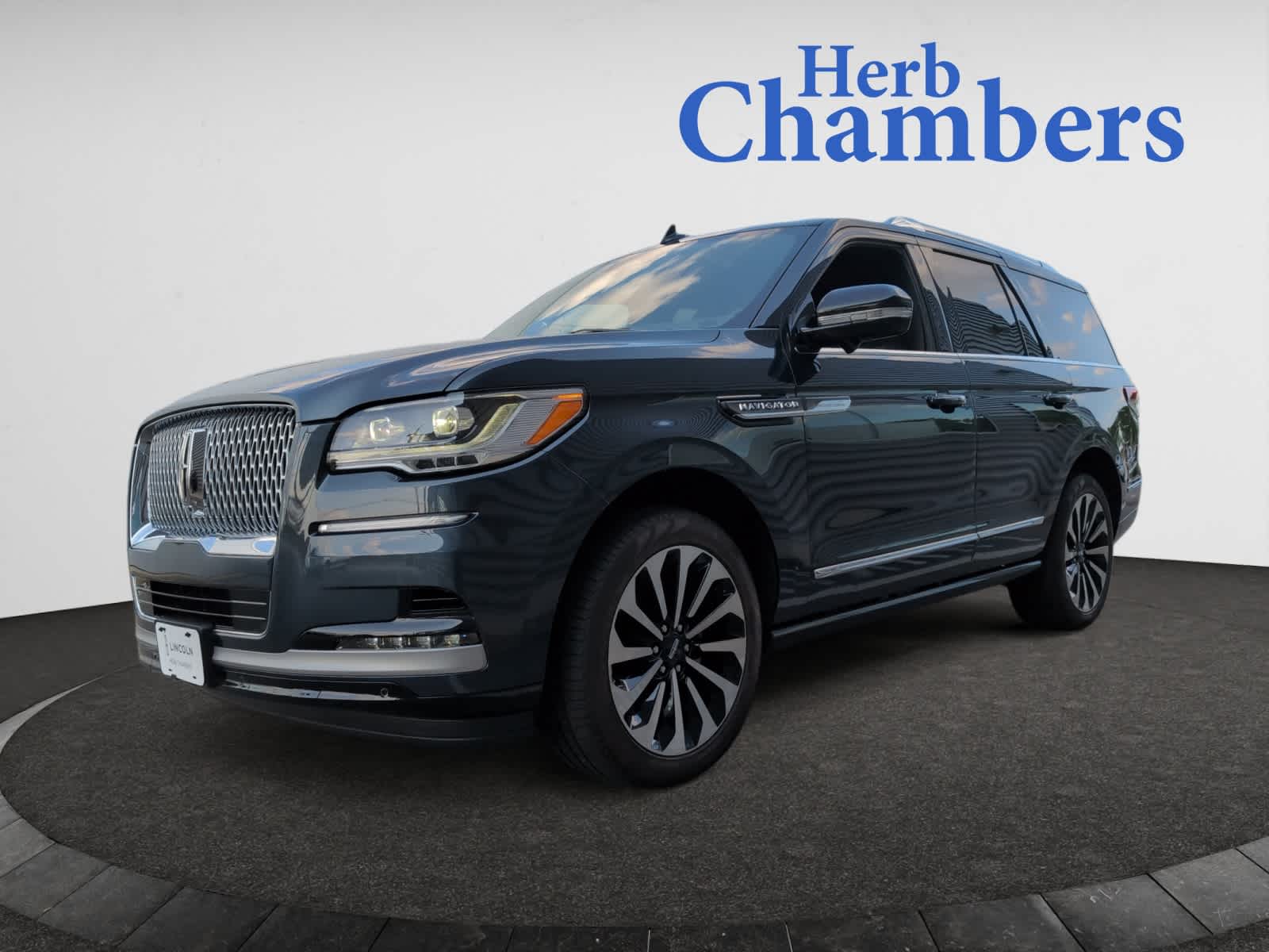 used 2024 Lincoln Navigator car, priced at $99,998