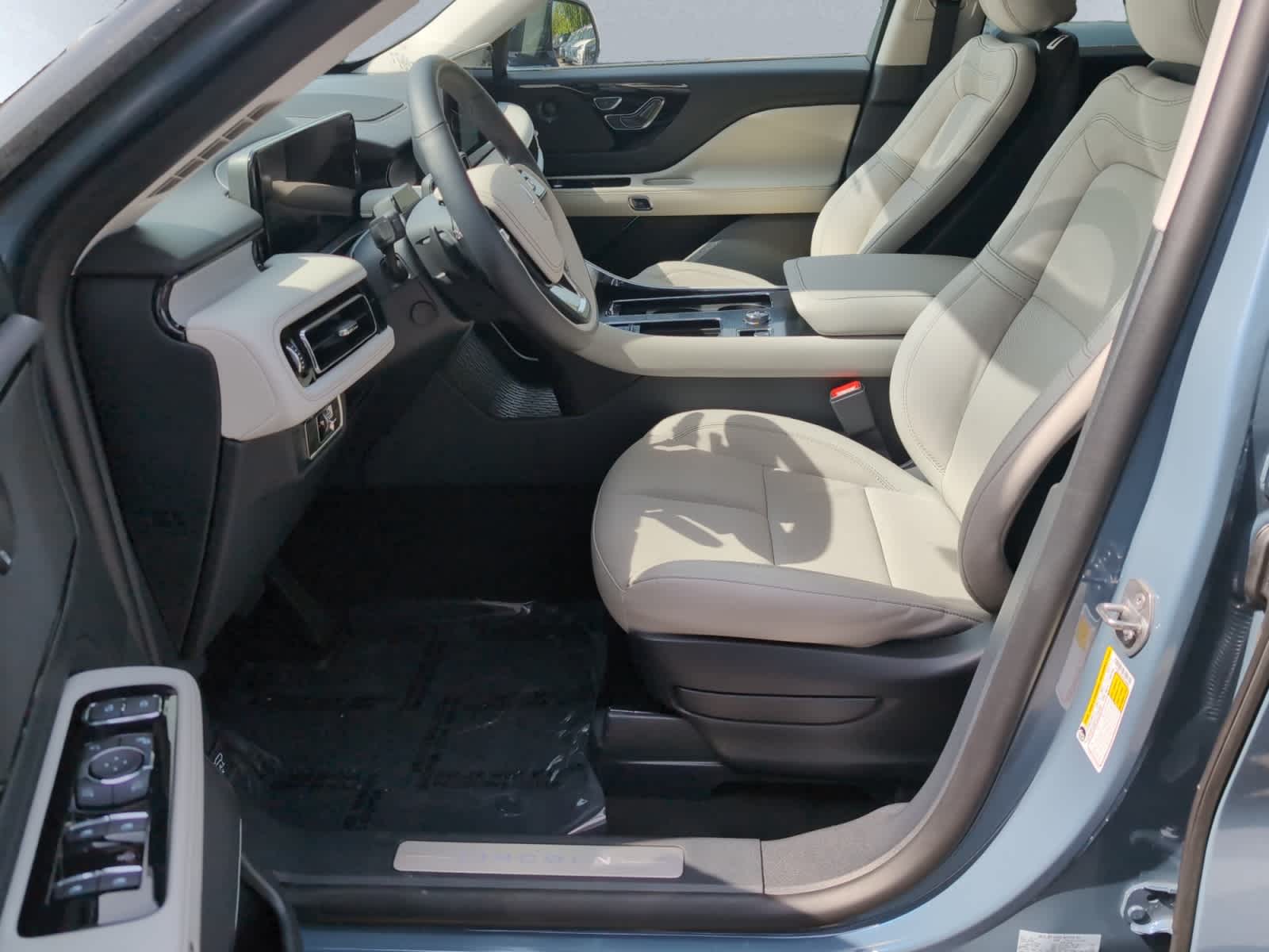 used 2025 Lincoln Aviator car, priced at $72,998
