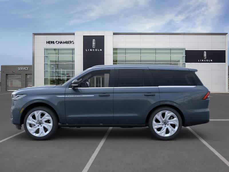 new 2025 Lincoln Navigator car, priced at $109,395