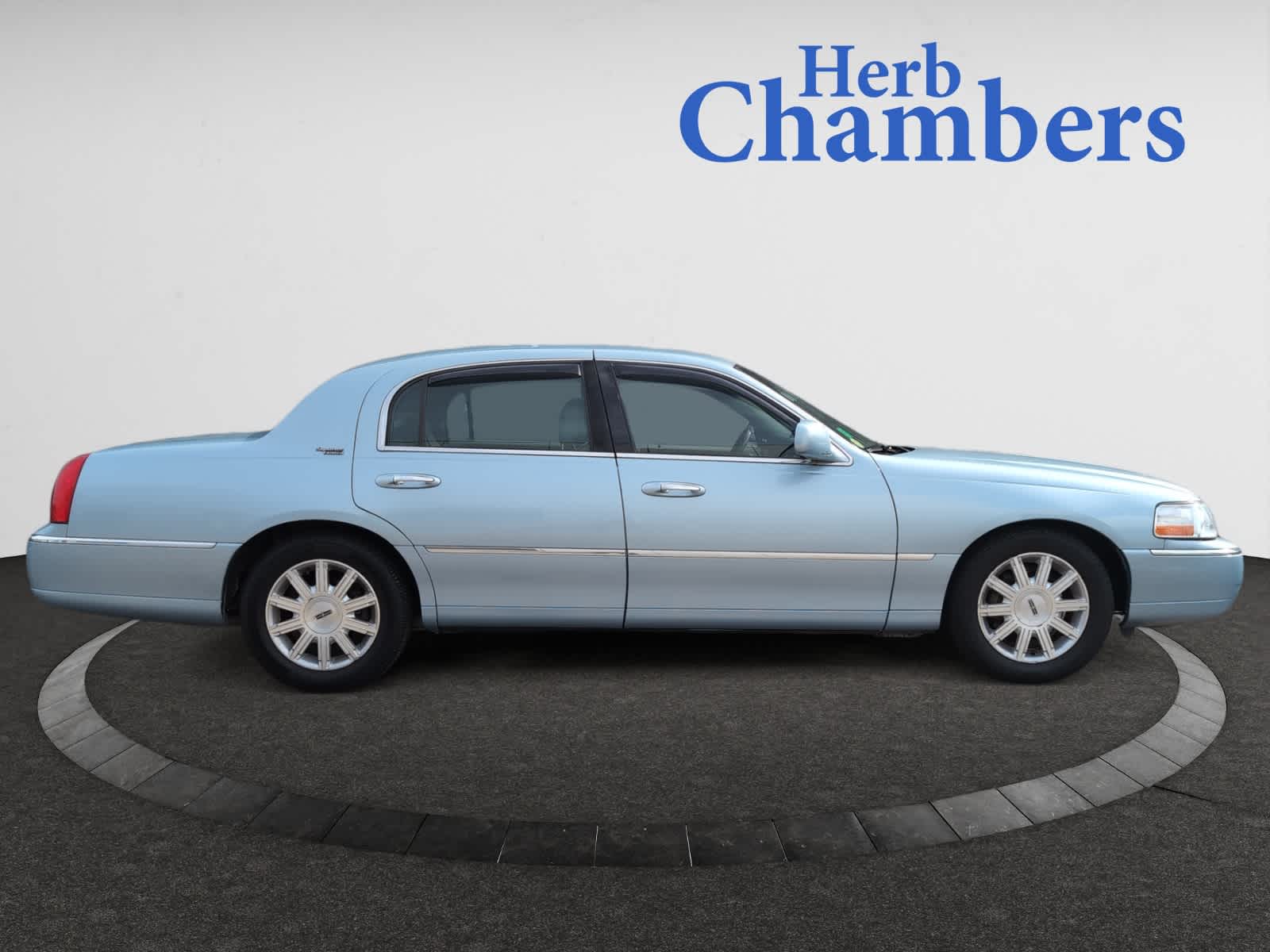 used 2010 Lincoln Town Car car, priced at $14,998
