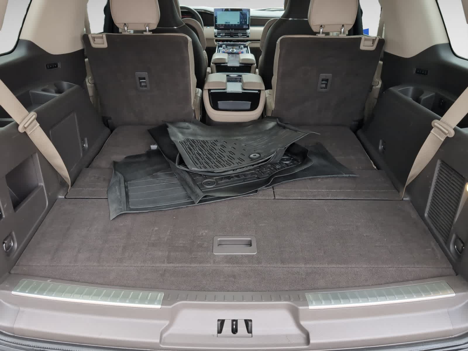 used 2022 Lincoln Navigator car, priced at $59,998