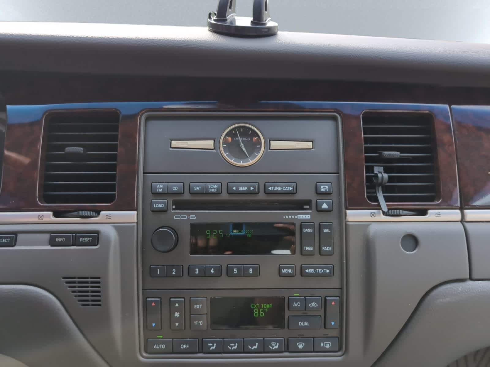 used 2010 Lincoln Town Car car, priced at $14,998