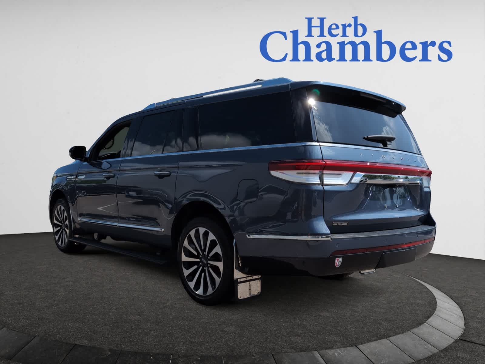 used 2022 Lincoln Navigator car, priced at $61,998