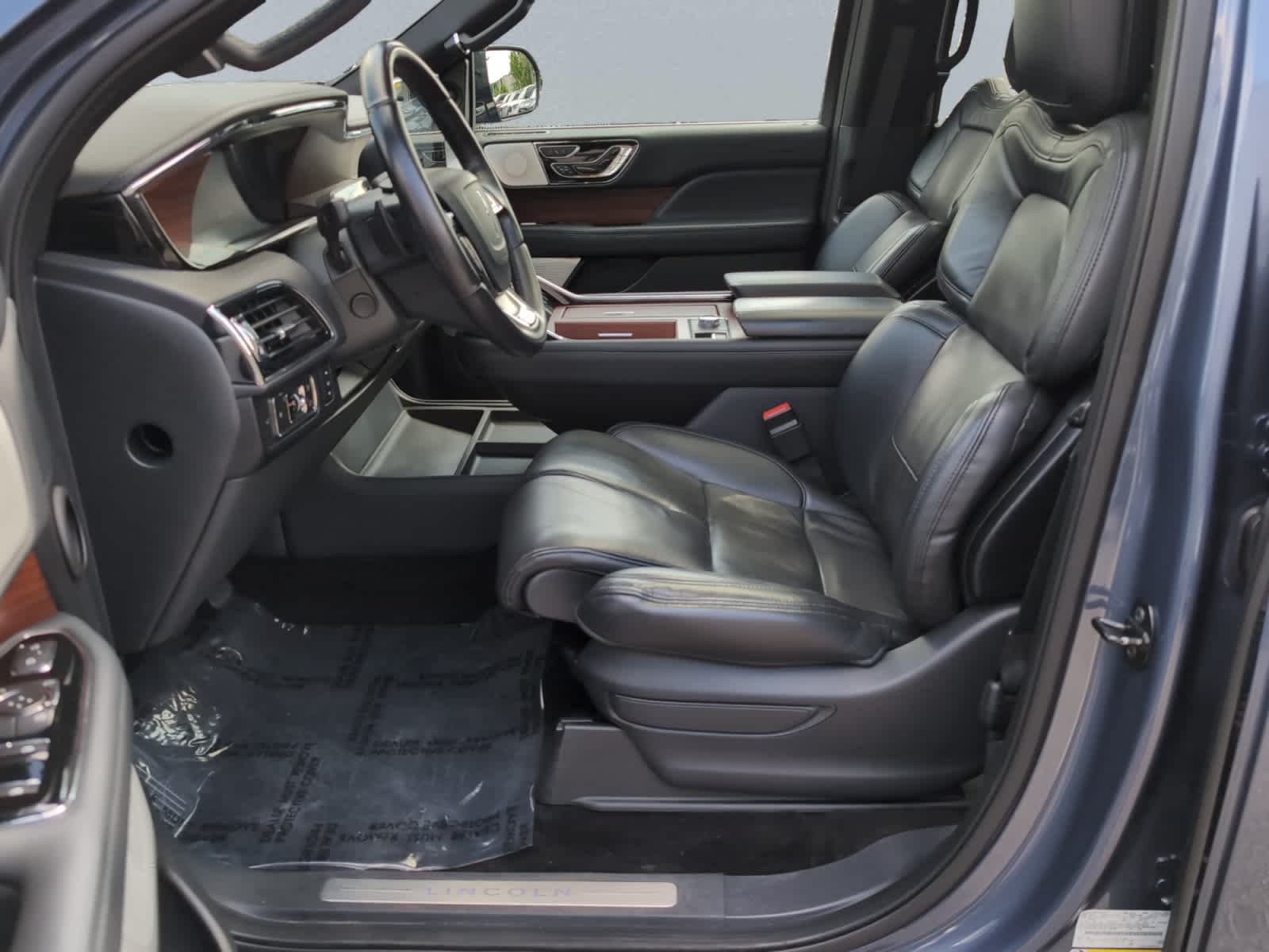 used 2022 Lincoln Navigator car, priced at $61,998