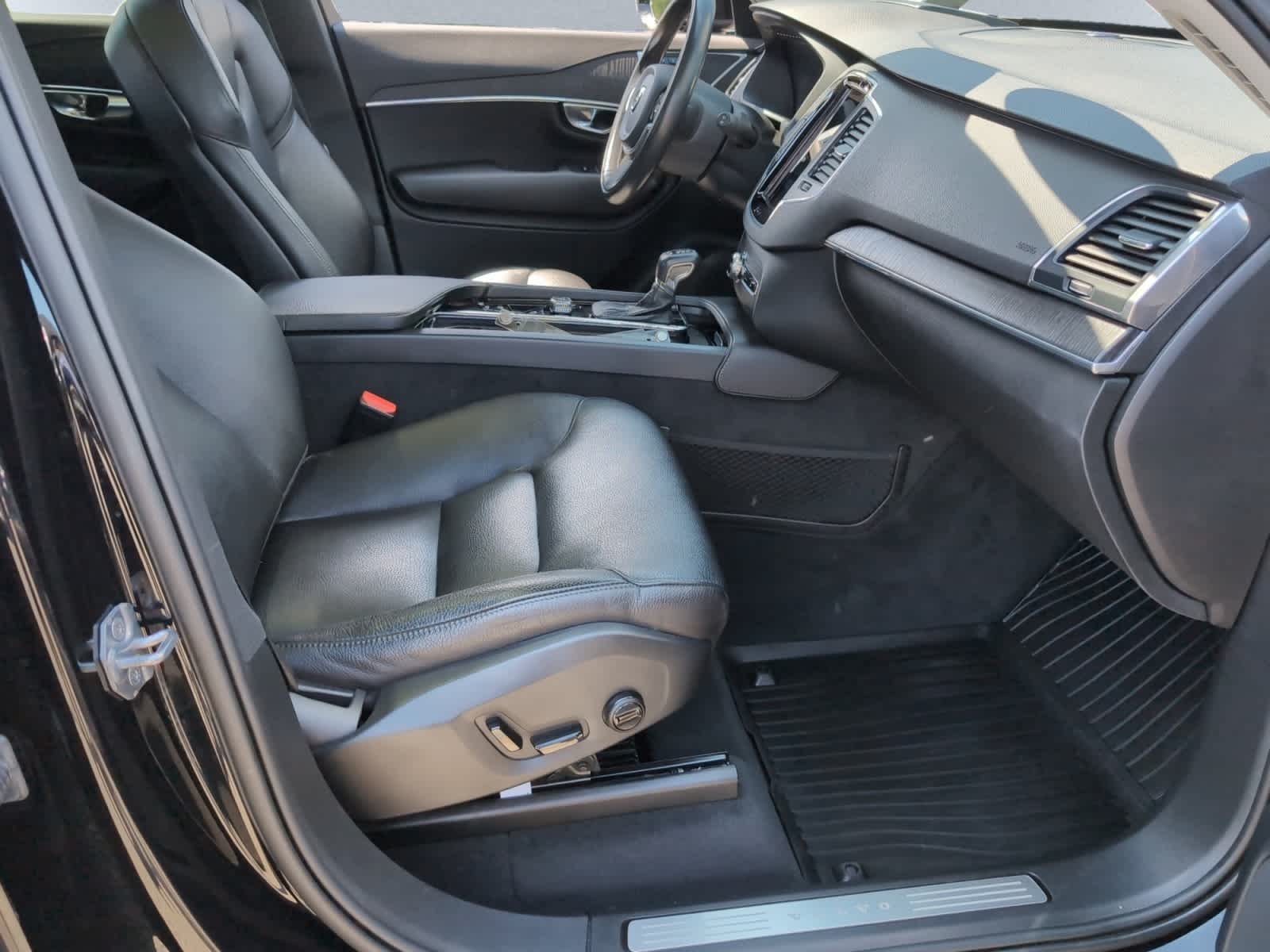 used 2020 Volvo XC90 car, priced at $24,998
