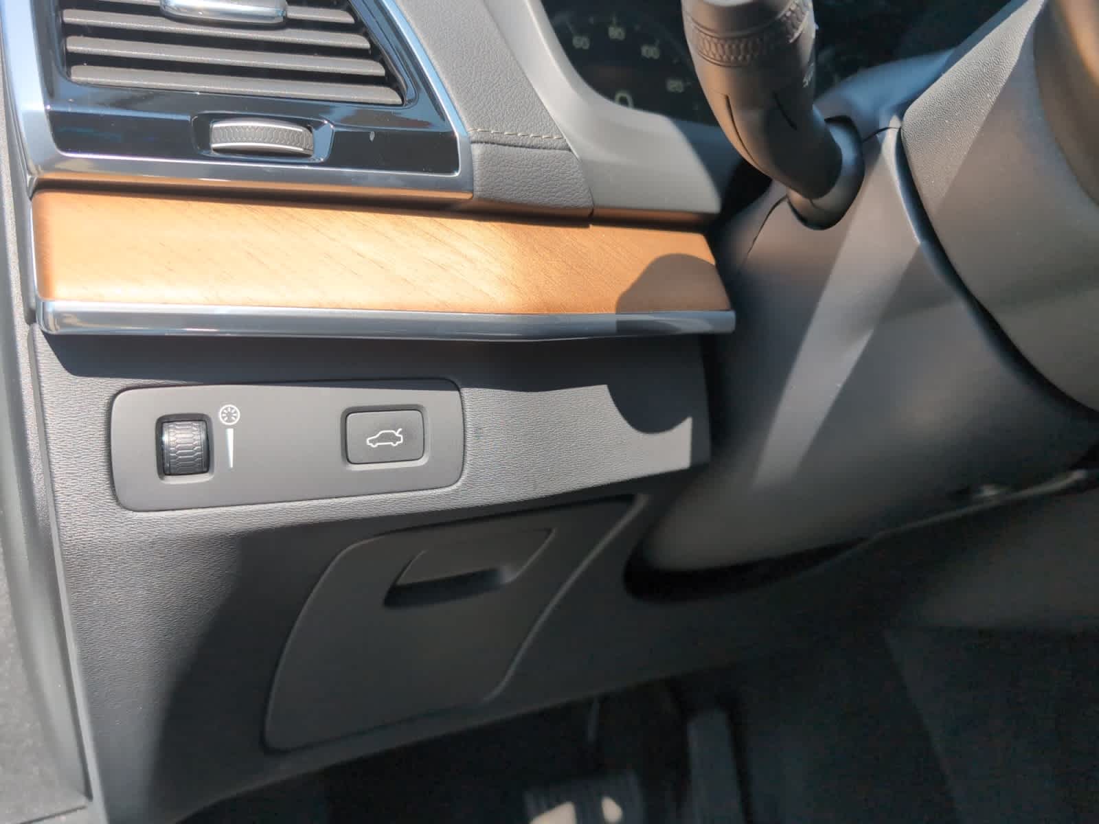 used 2019 Volvo XC90 car, priced at $29,998