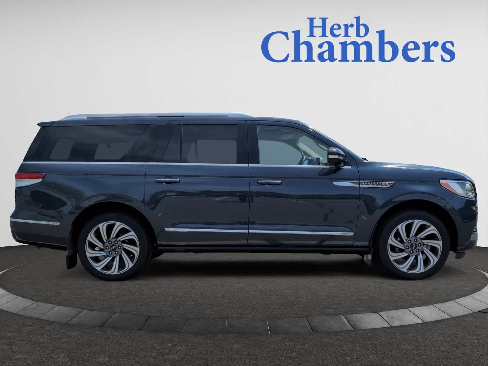used 2022 Lincoln Navigator car, priced at $59,998