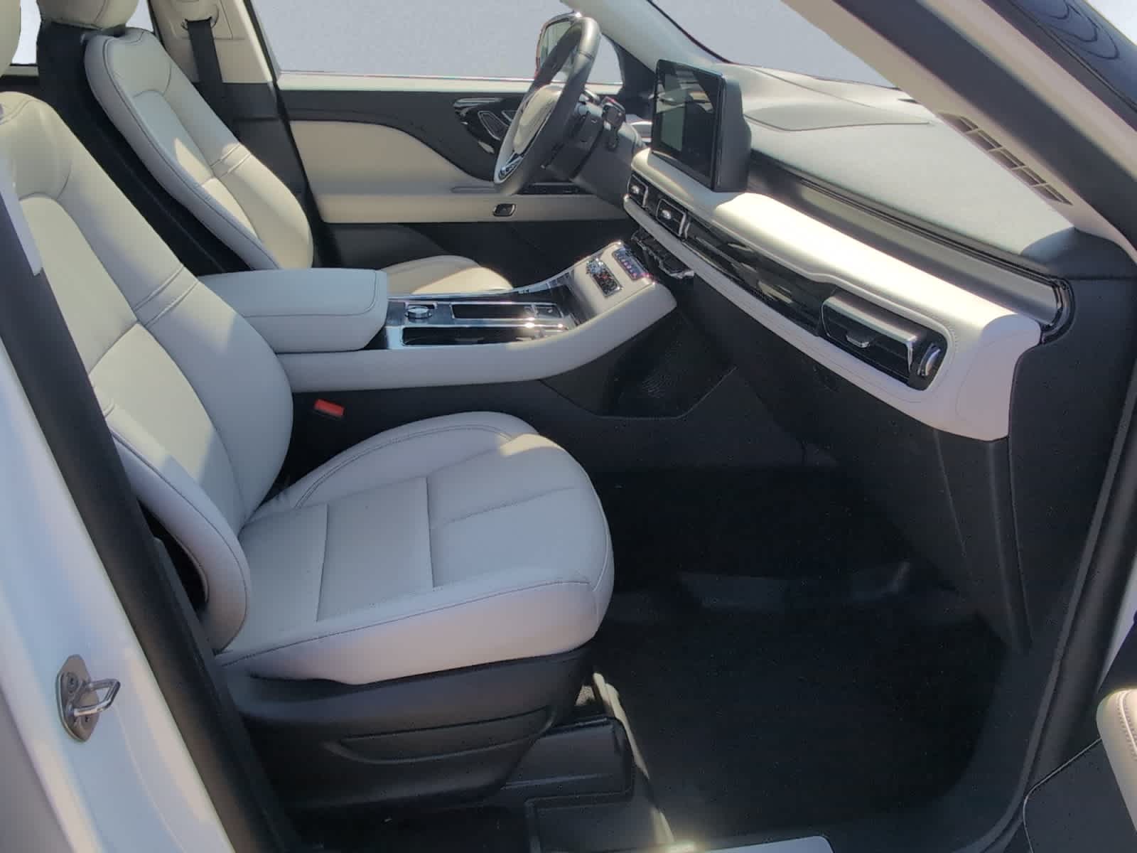 used 2025 Lincoln Aviator car, priced at $63,998