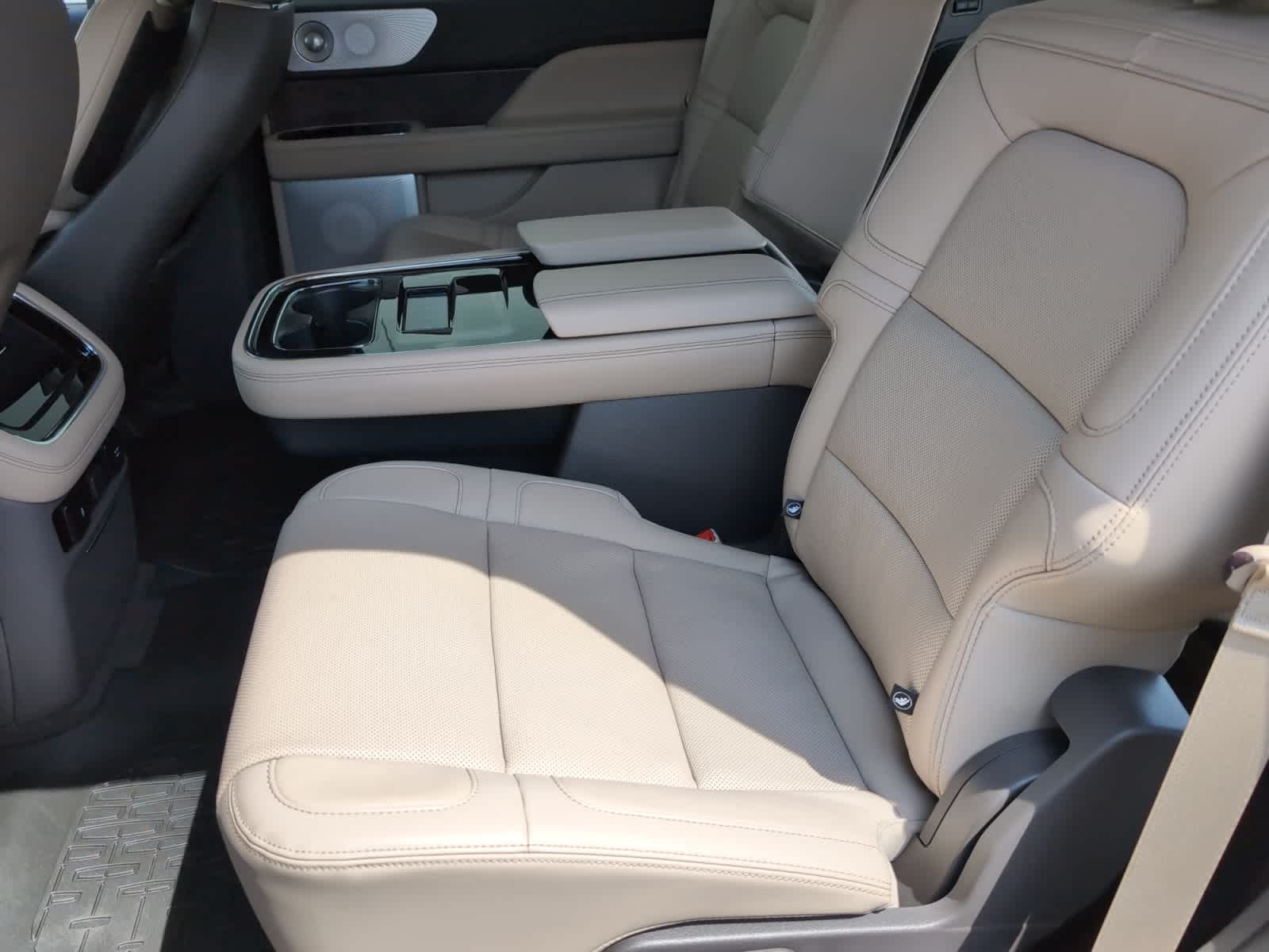 used 2022 Lincoln Navigator car, priced at $64,998