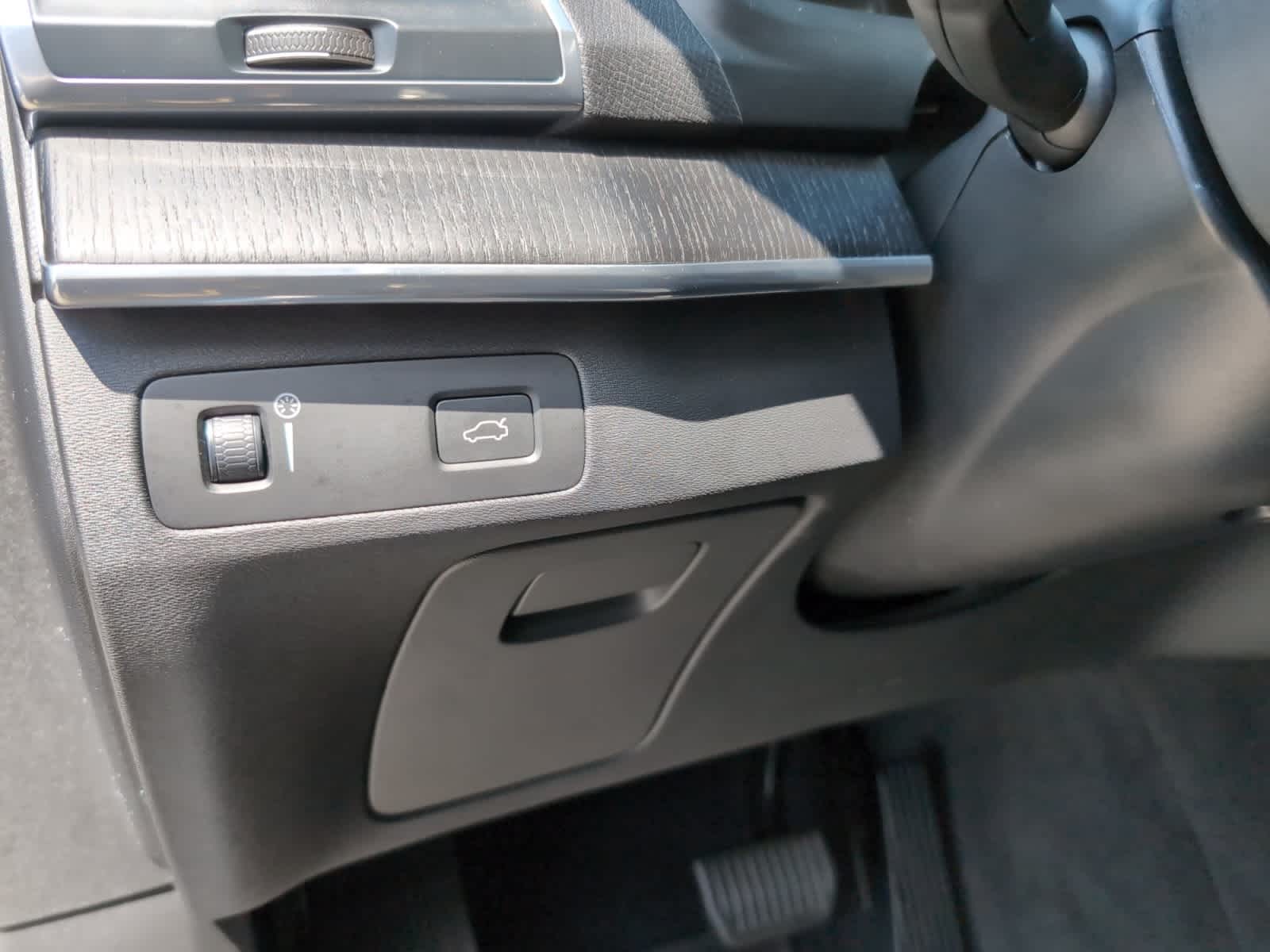 used 2020 Volvo XC90 car, priced at $24,998