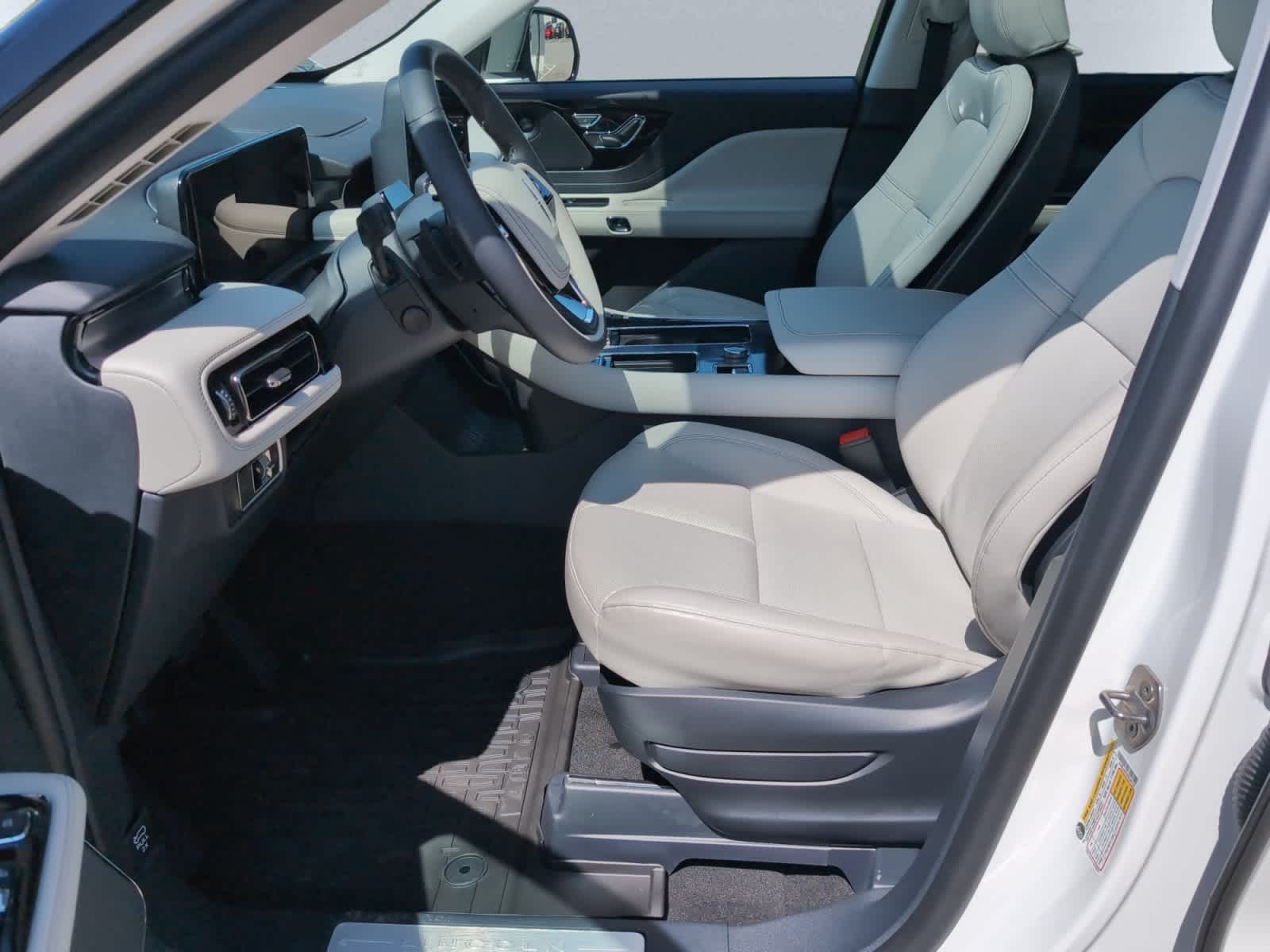 used 2025 Lincoln Aviator car, priced at $63,998