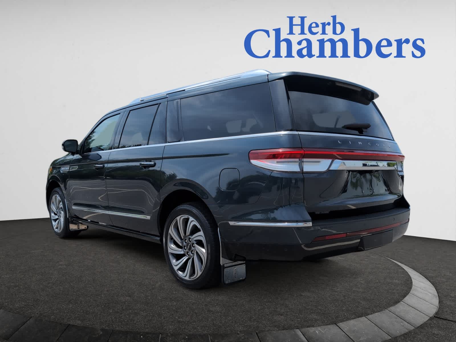used 2022 Lincoln Navigator car, priced at $59,998